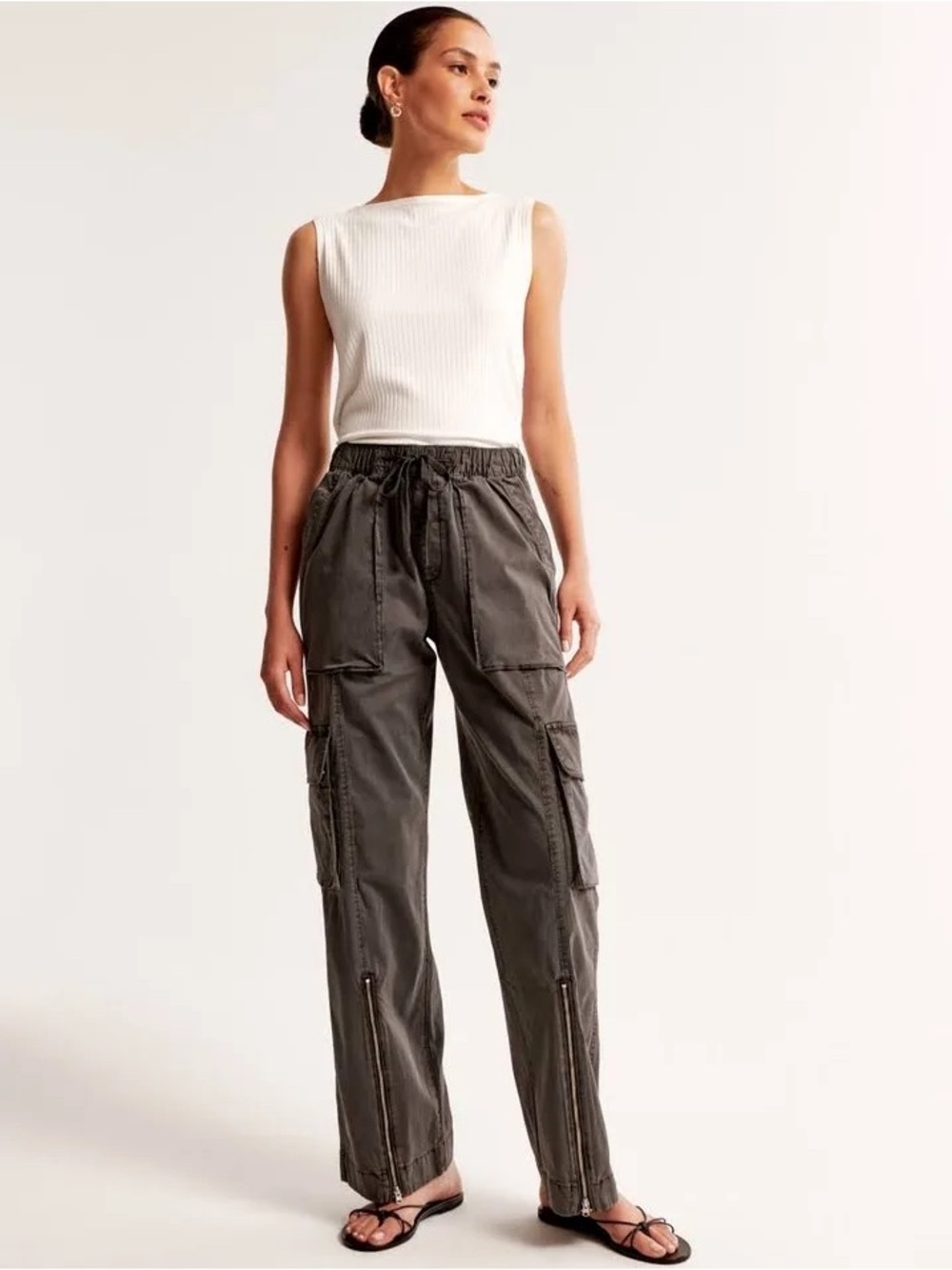 Abercrombie & Fitch Pull-On Wide Leg Cargo Pants - Picture 2 of 11